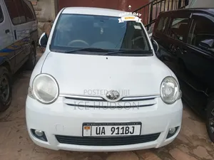 Toyota Sienta 2009 Off white