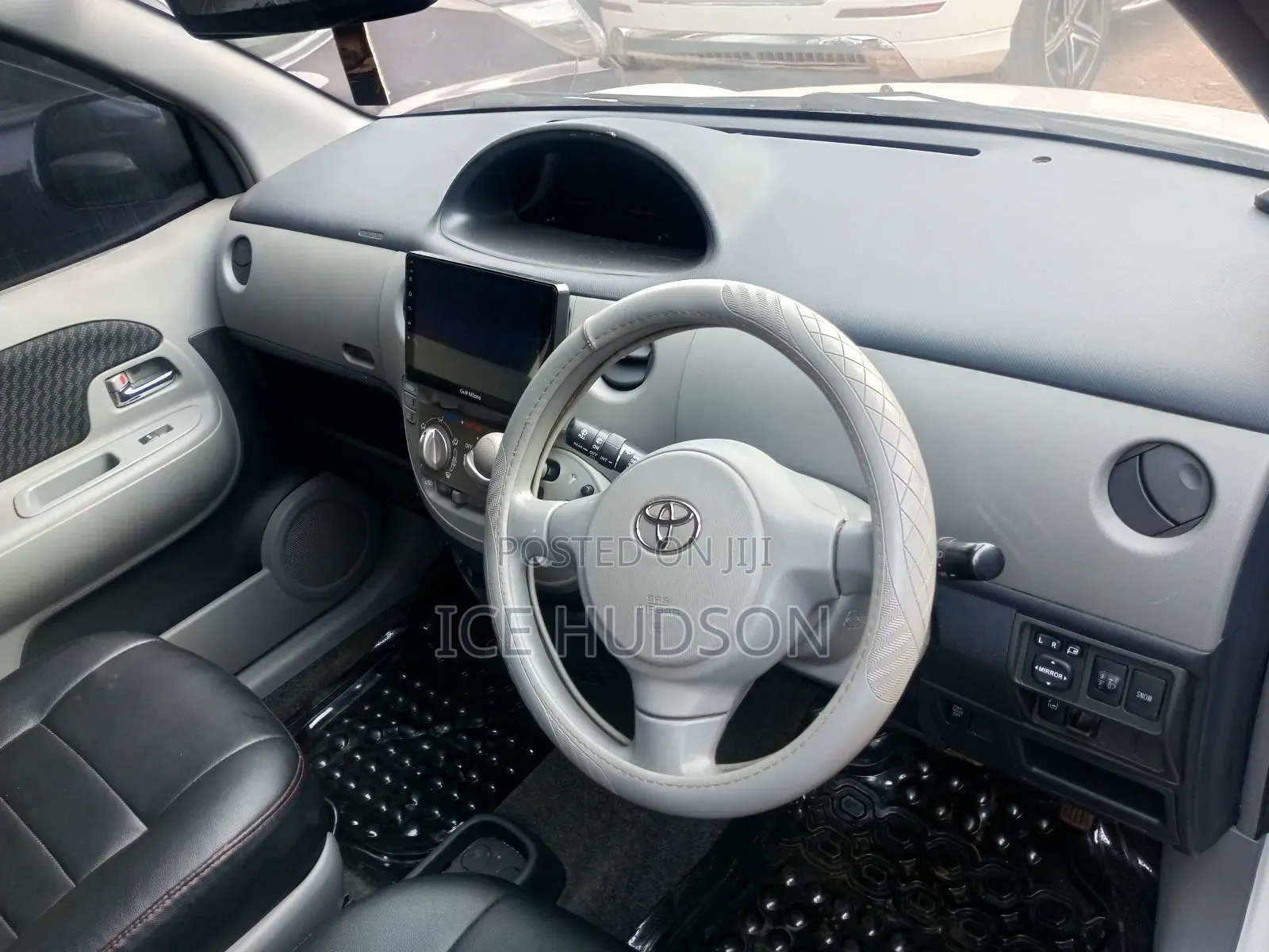 Toyota Sienta 2009 Off white