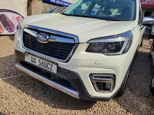 Subaru Forester Premium 2021 White