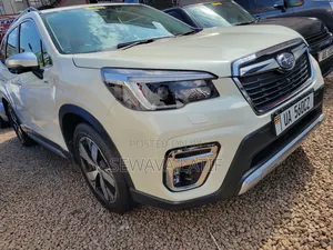 Subaru Forester Premium 2021 White