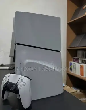Top Deal: Ps5 Slim Disc Edition Bundle (Slightly Used). 2 Pads Games