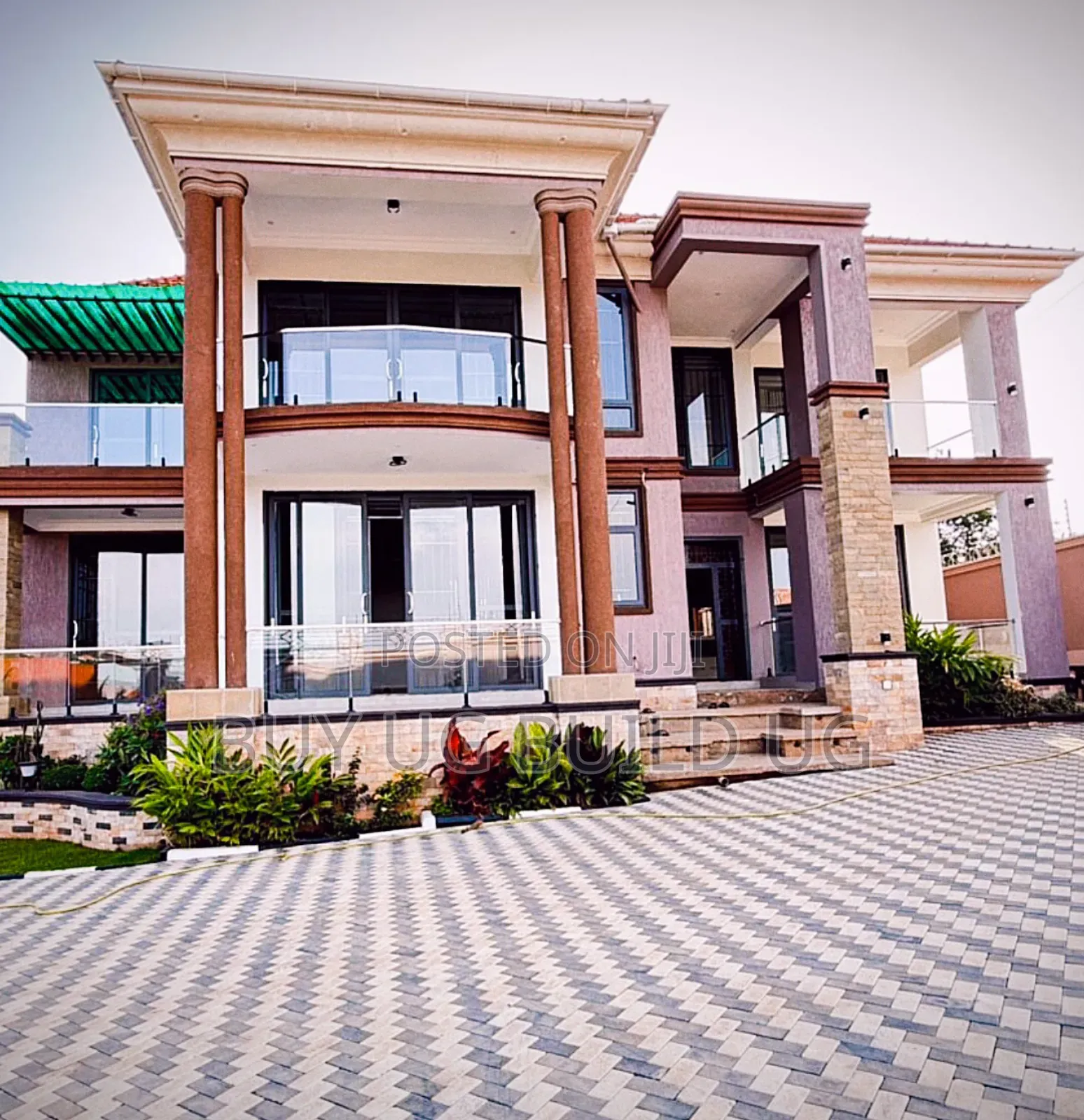 6bdrm Mansion in Kira Town for sale