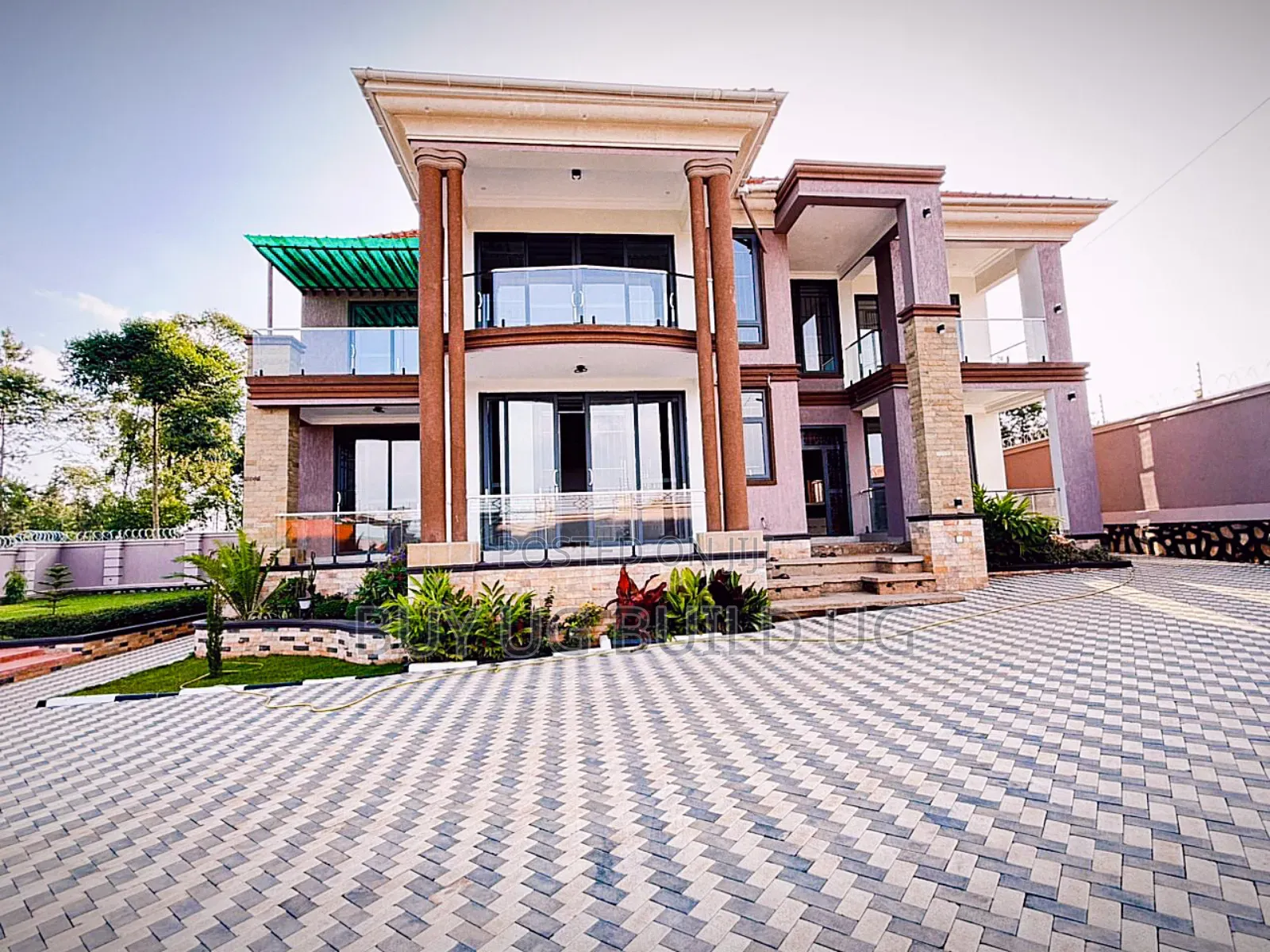 6bdrm Mansion in Kira Town for sale