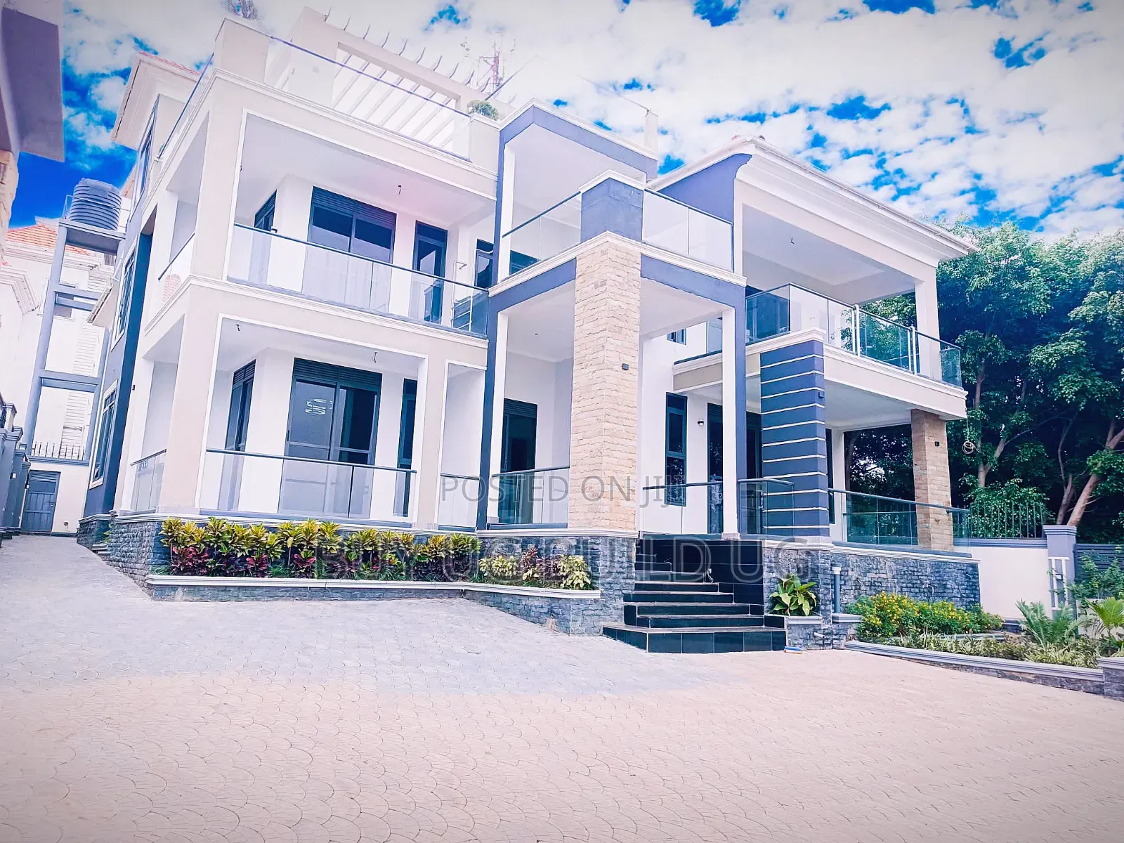 6bdrm Mansion in Kyanja Kampala, Kira for sale