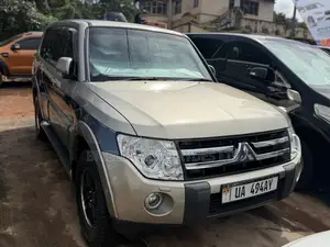 Mitsubishi Pajero 2010 Green