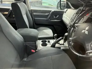 Mitsubishi Pajero 2010 Green
