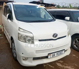 Toyota Voxy SV Premium 2014 White