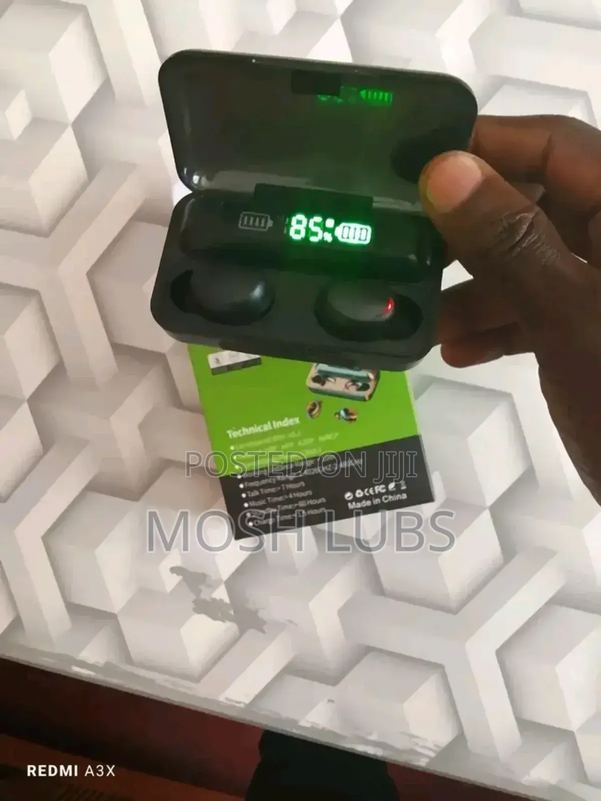 Oraimo Buds With an Inbuilt Power Bank