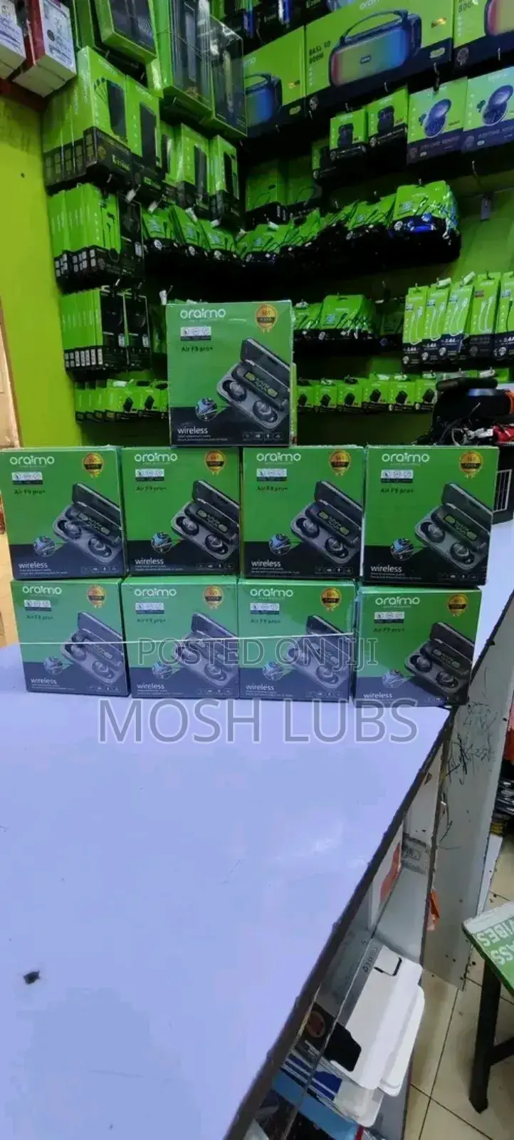 Oraimo Buds With an Inbuilt Power Bank