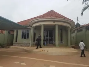 4bdrm House in Buziga, Makindye for sale