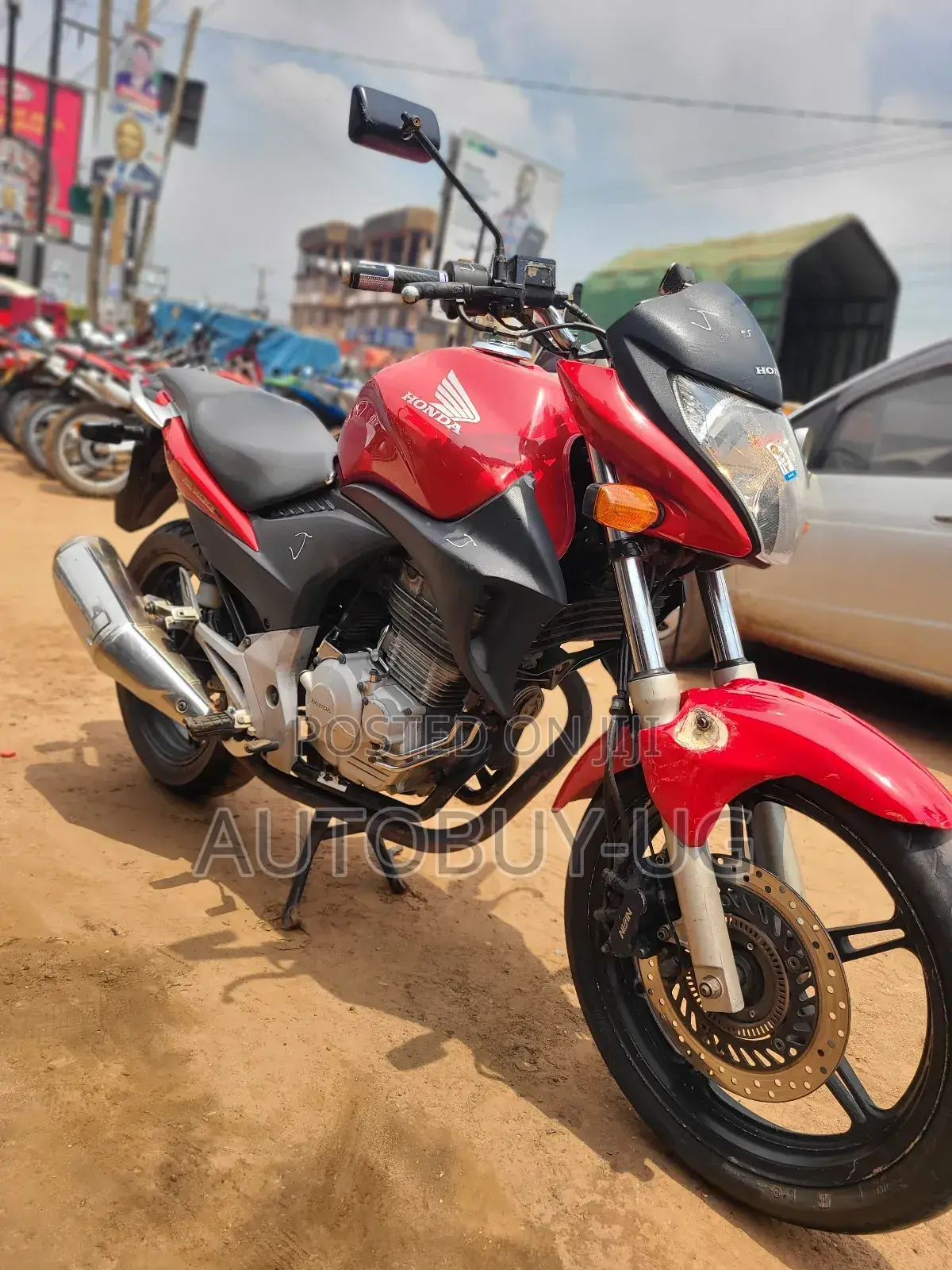 Honda CB 2016 Red