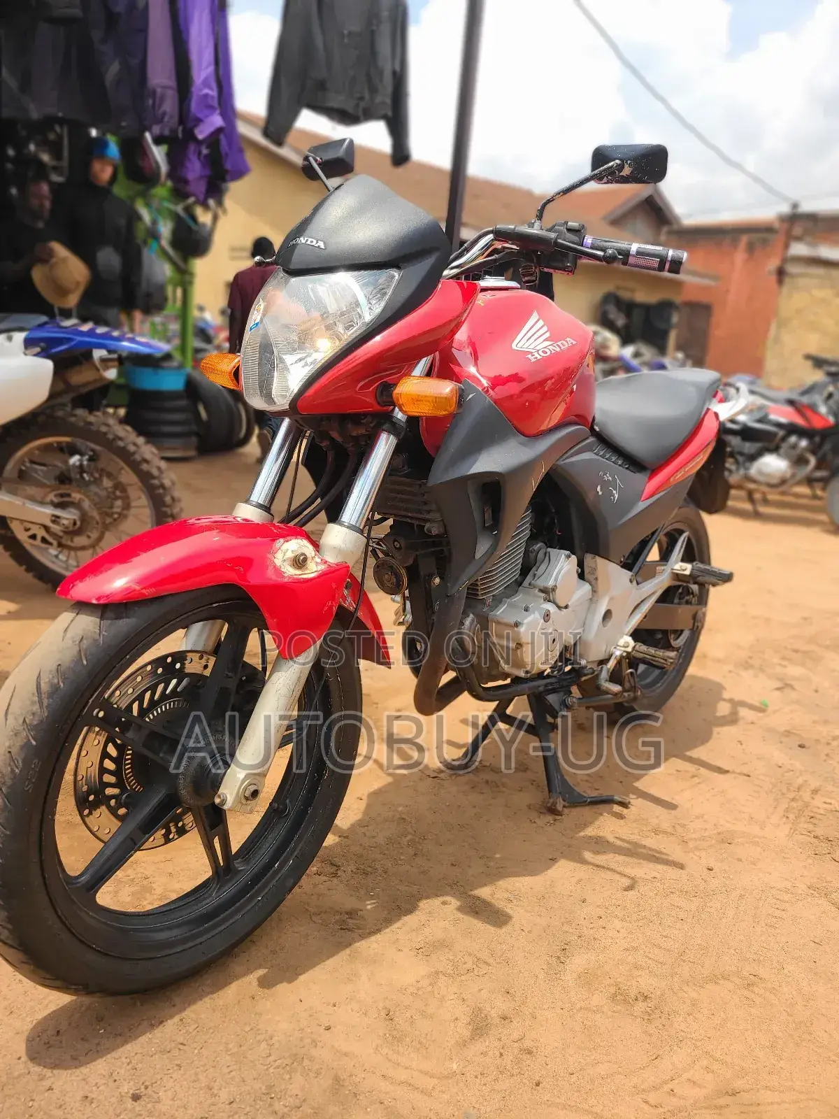 Honda CB 2016 Red