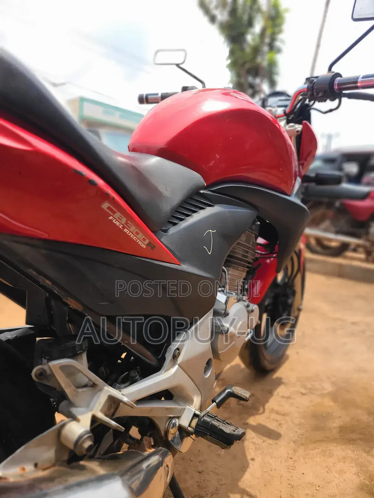 Honda CB 2016 Red
