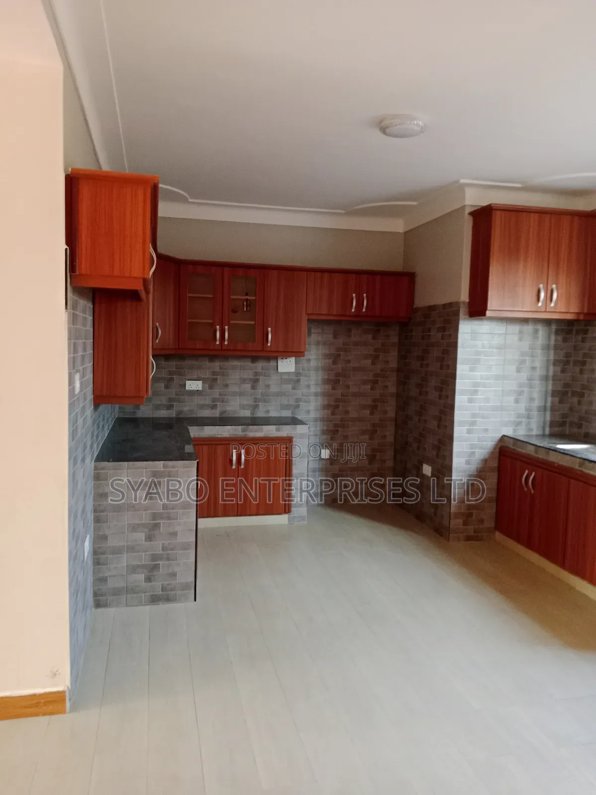 3bdrm Apartment in Nabuti Road, Mukono TC for rent