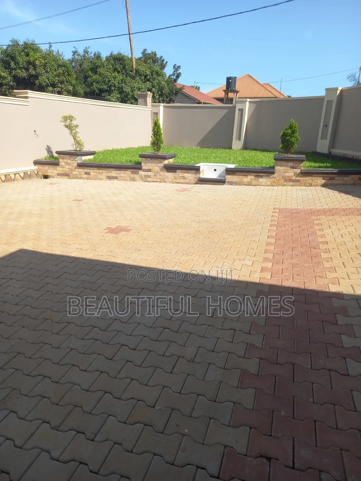 Furnished 4bdrm House in Kira for sale