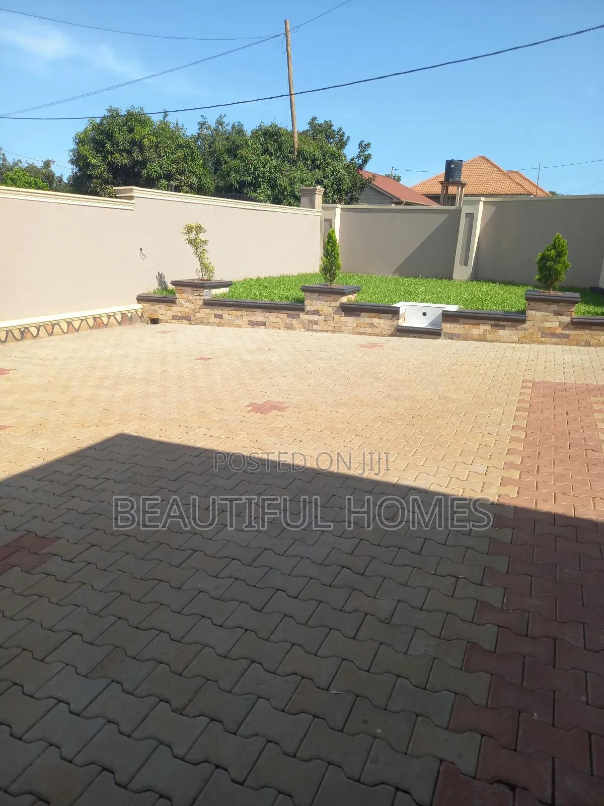 Furnished 4bdrm House in Kira for sale