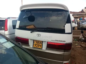 Toyota Regius 2003 White