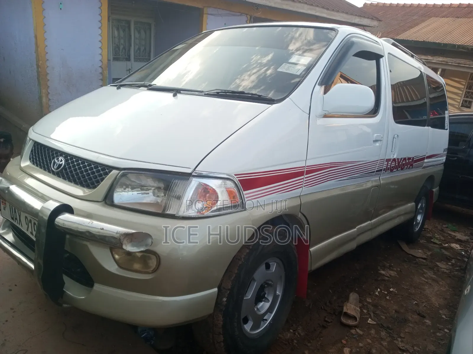Toyota Regius 2003 White