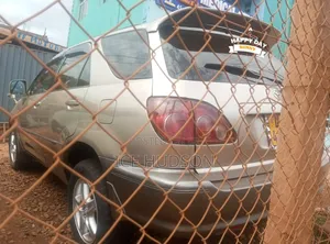 Toyota Harrier 2001 Gold