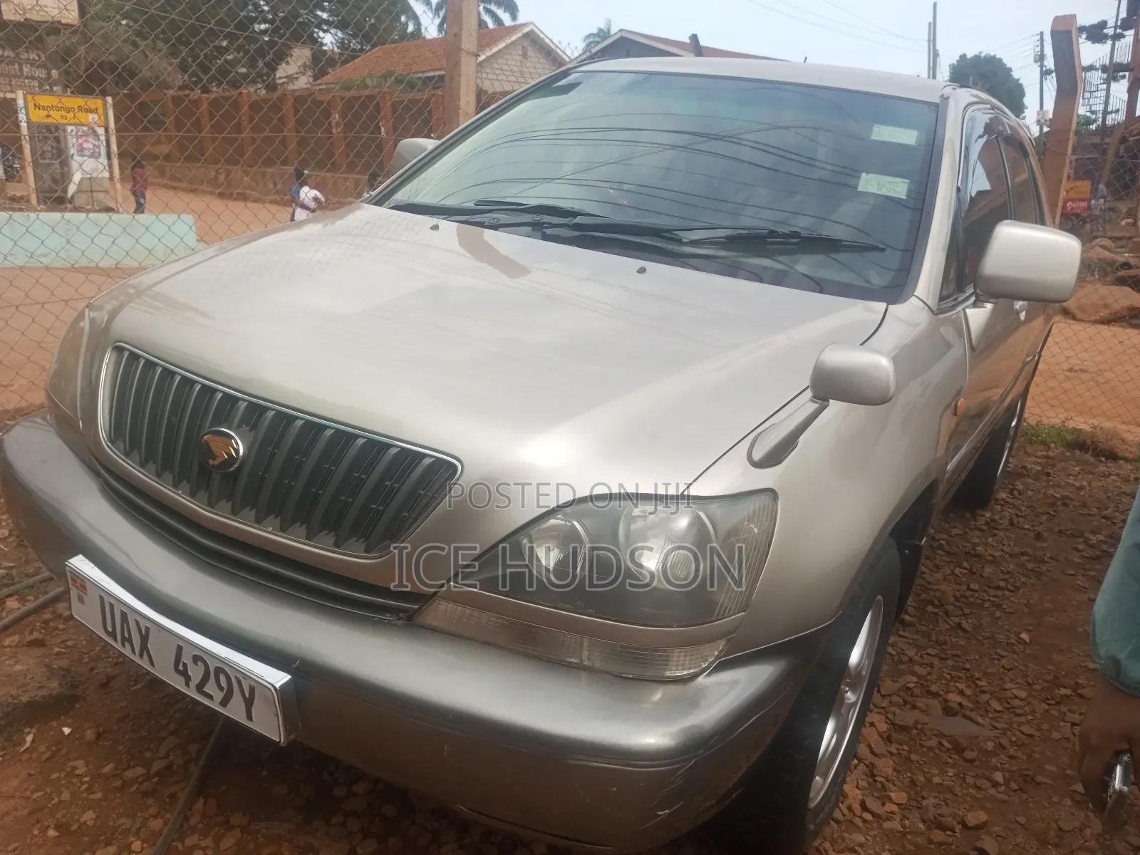 Toyota Harrier 2001 Gold