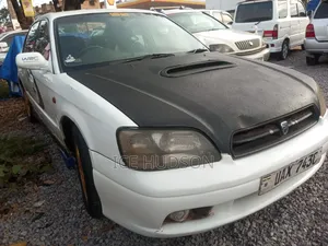 Subaru Legacy 2000 White