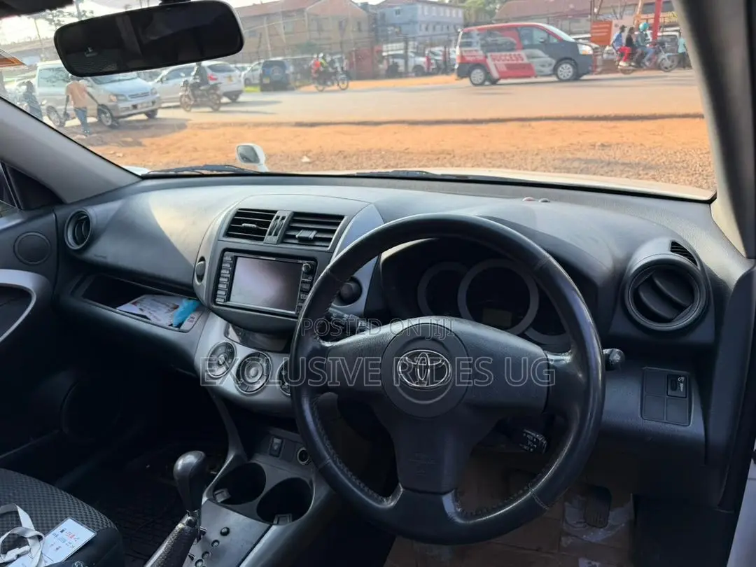 Toyota RAV4 2009 White