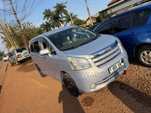 Toyota Noah 2010 Silver