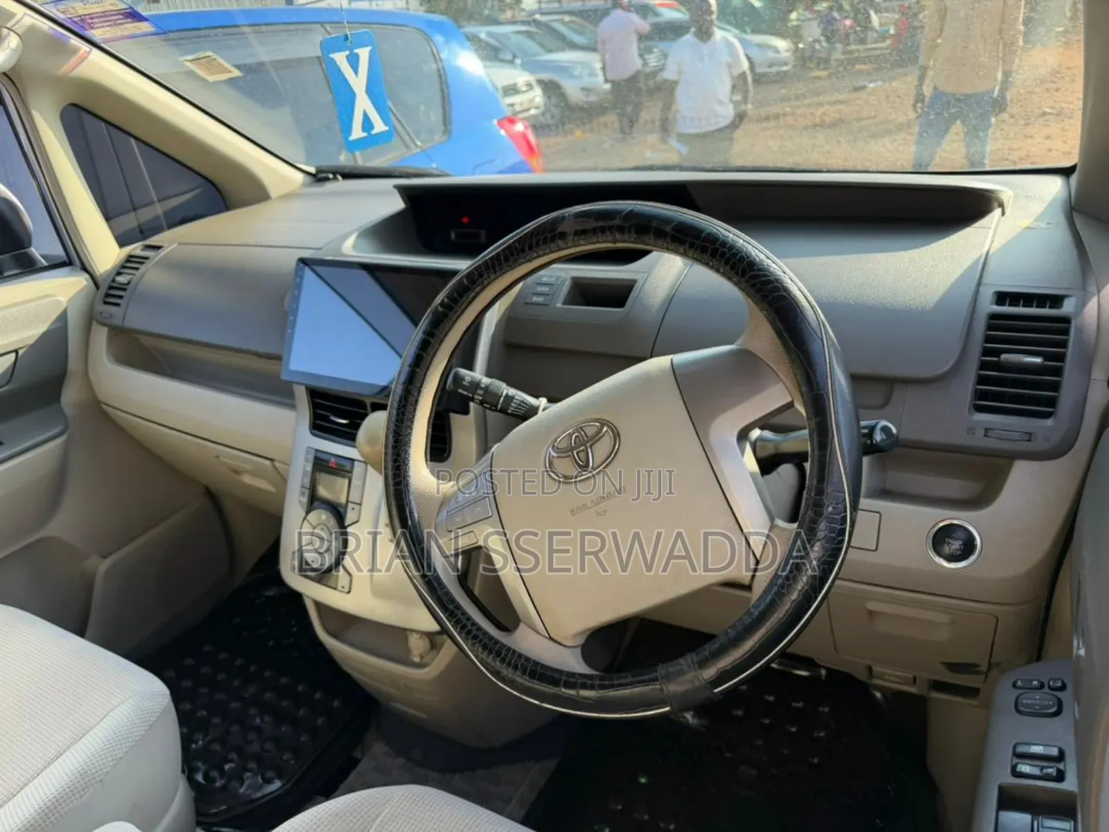 Toyota Noah 2010 Silver