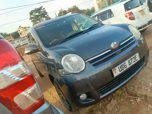 Toyota Sienta 2011 Gray
