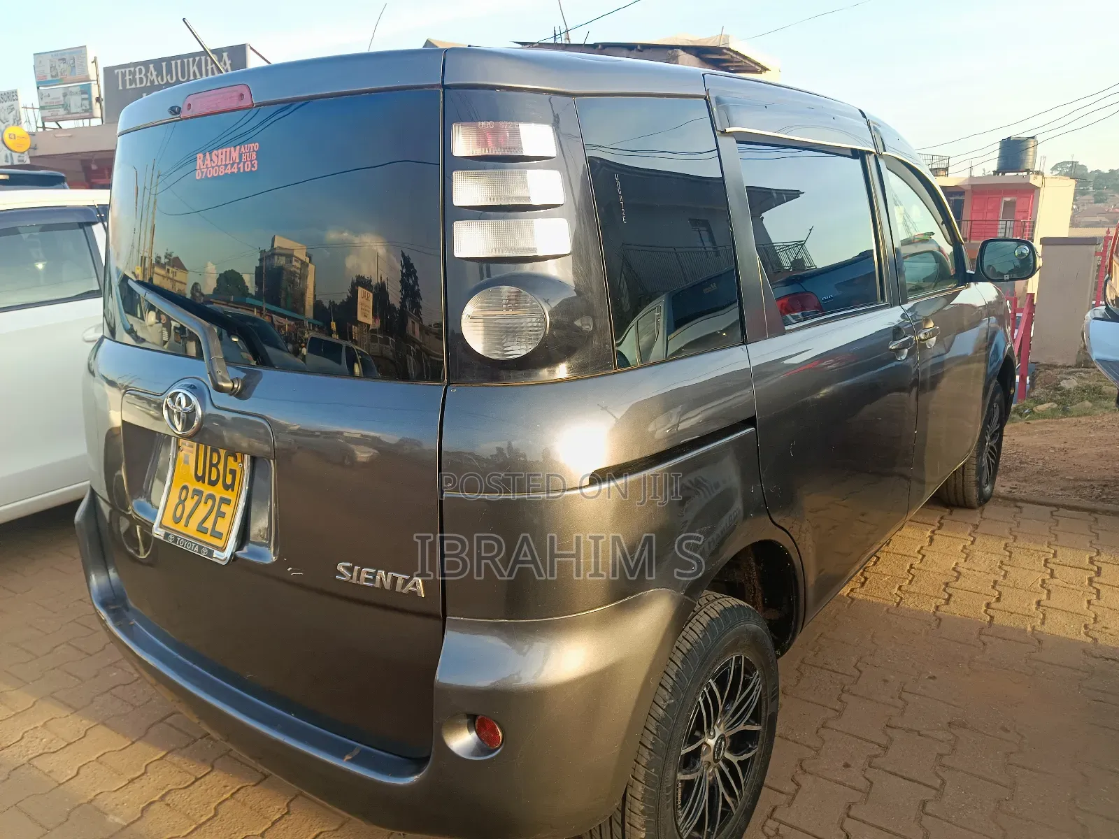 Toyota Sienta 2011 Gray