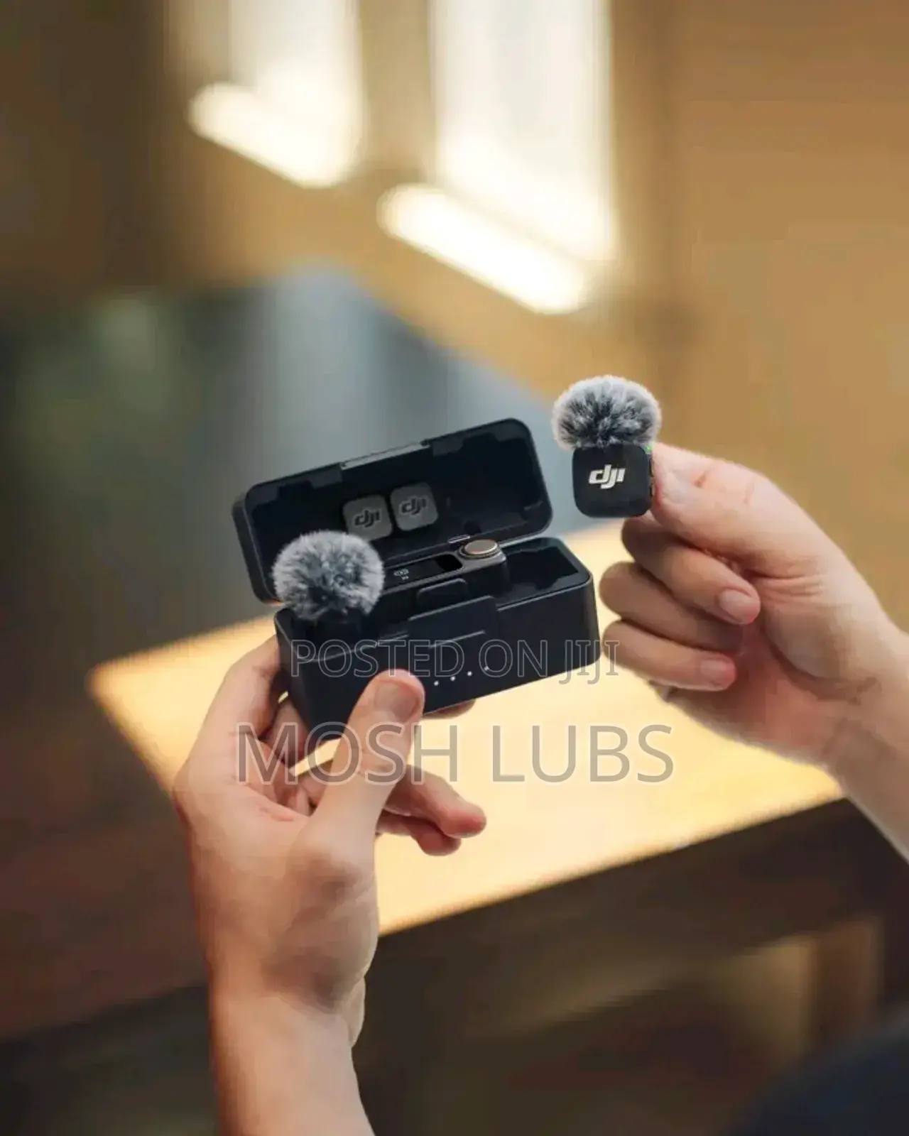 Dual Interview Wireless Microphone {Hang on Shirt During Interview}