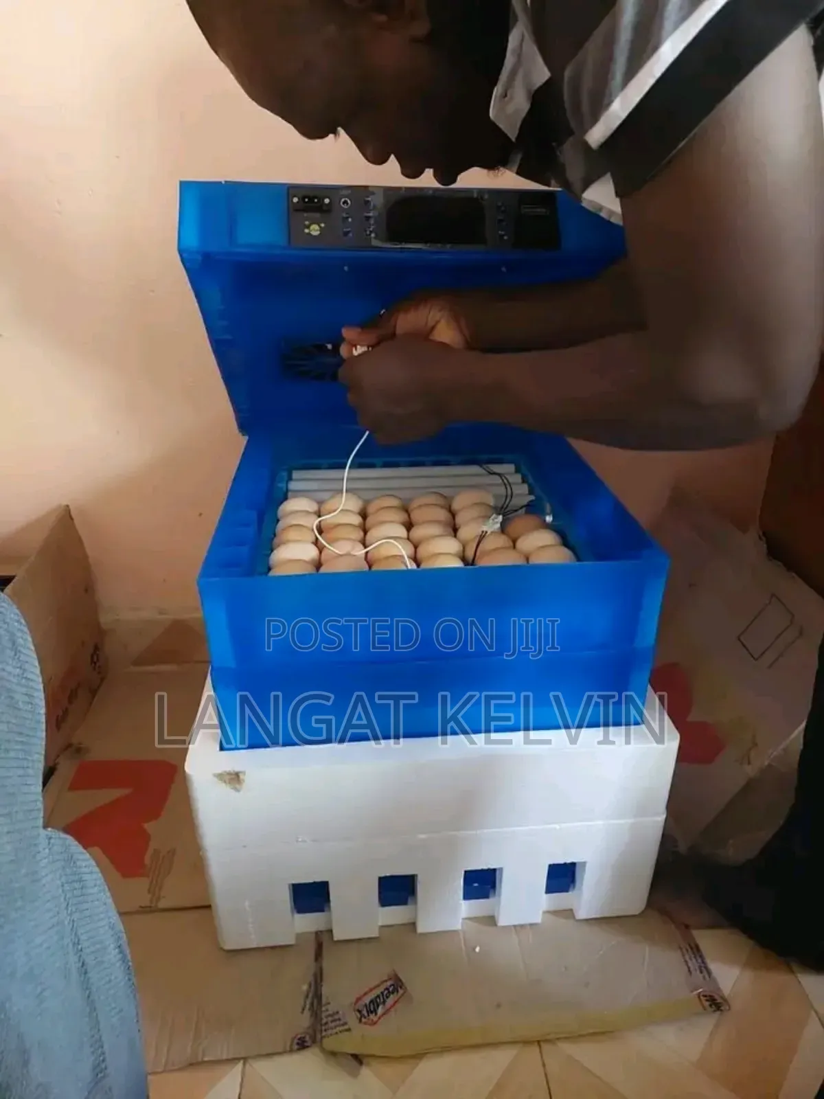 64 Eggs Automatic Incubator
Ac/Dc Powered( Solar and Electricity)