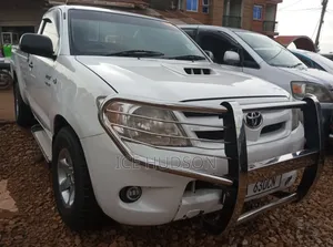 Toyota Hilux 2008 White