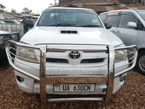 Toyota Hilux 2008 White