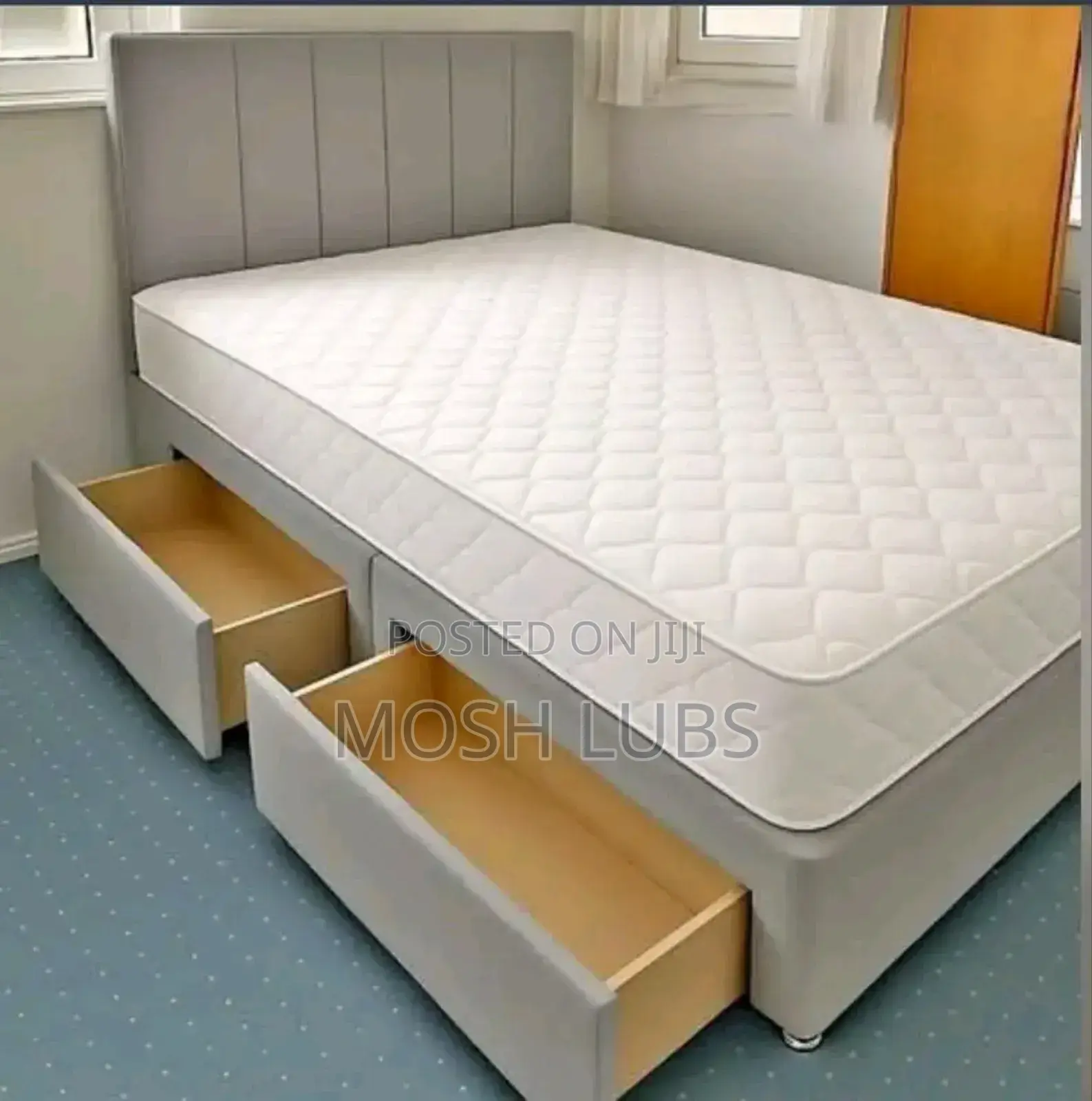 Canopy Bed With 2 Drawers