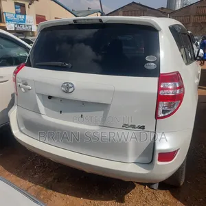 Toyota RAV4 2010 White