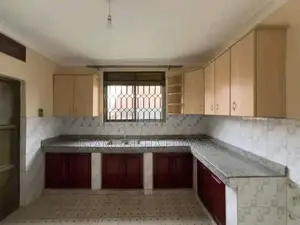 3bdrm Apartment in Standalone Kisaasi, Central Division for rent