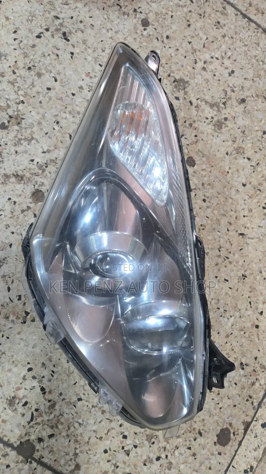 Toyota Wish 2004 Headlamp ( Motor)
