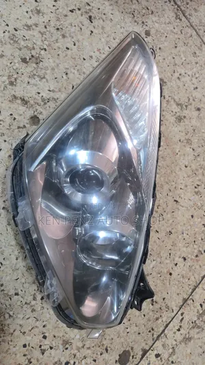 Toyota Wish 2004 Headlamp ( Motor)