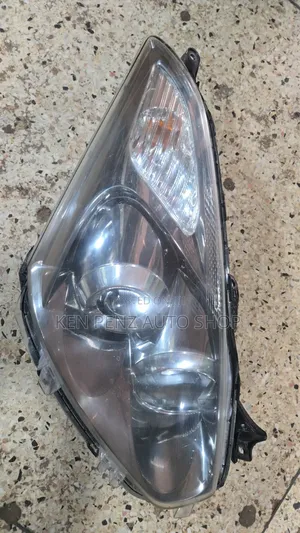 Toyota Wish 2004 Headlamp ( Motor)