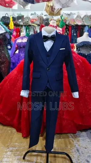 Suits{Coat,Waistcoat,Shirt,Bowtie Trouser}