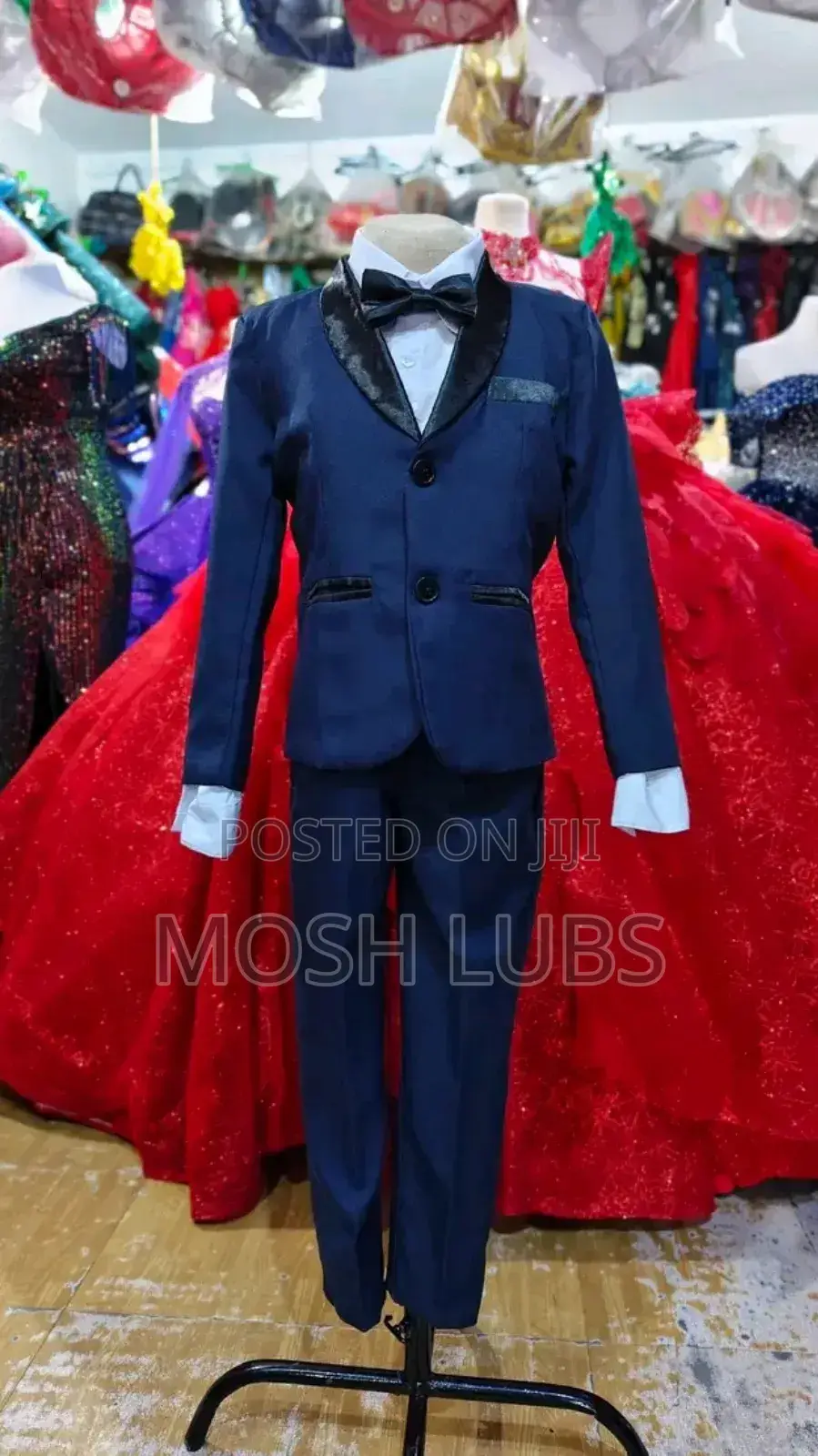 Suits{Coat,Waistcoat,Shirt,Bowtie Trouser}