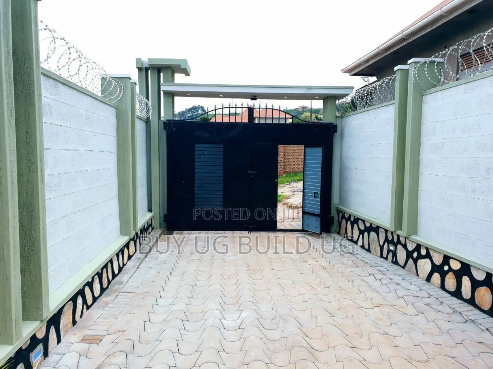 3bdrm Bungalow in Seguku Katale, Central Division for sale