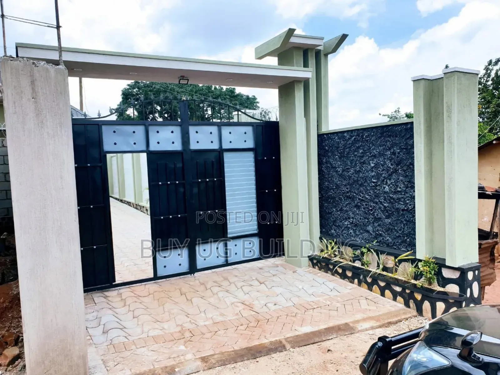 3bdrm Bungalow in Seguku Katale, Central Division for sale
