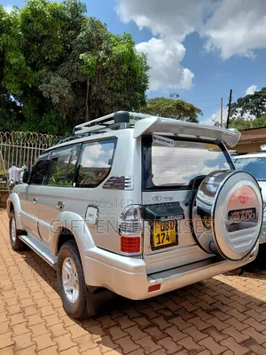 Toyota Land Cruiser Prado 2002 White