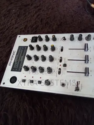Professional Dj Mixer Phonic.
