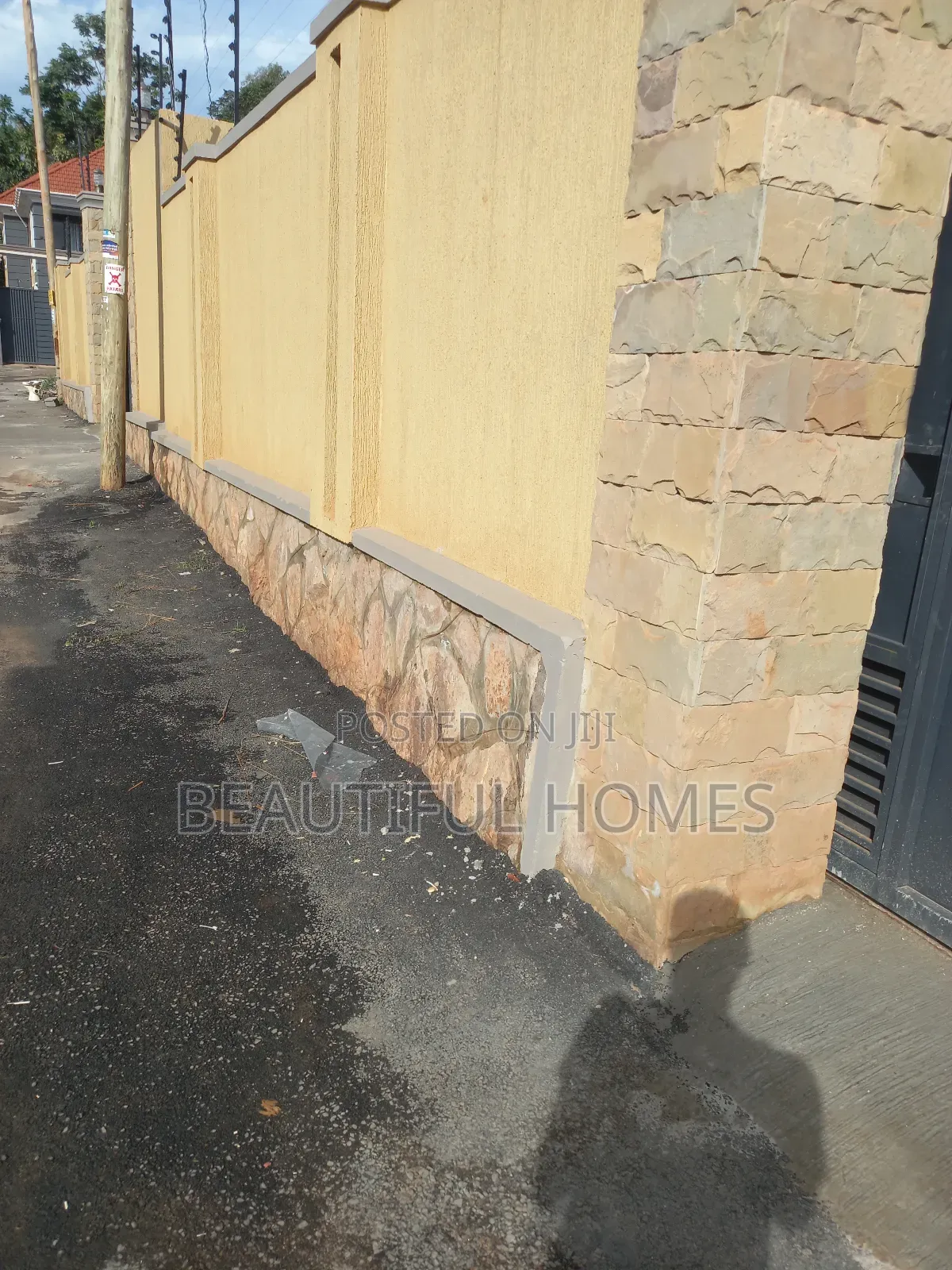 Furnished 5bdrm Duplex in Kira, Central Division for sale