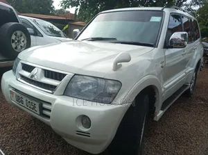 Mitsubishi Pajero 2006 White