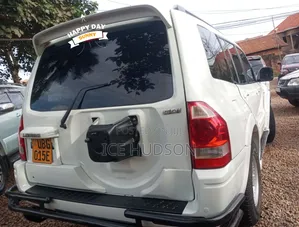 Mitsubishi Pajero 2006 White