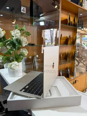 Laptop Apple MacBook Air 2022 M2 8GB Apple M2 SSD 256GB